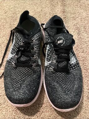 Nike Flyknit Running Sneakers - Black with Light Pink Trim